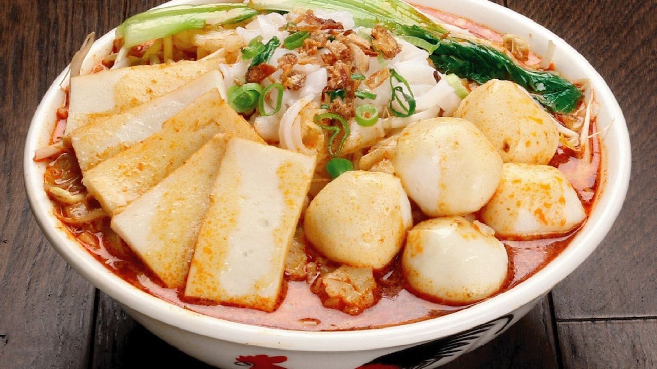 Fish Ball Curry with Flat Noodles