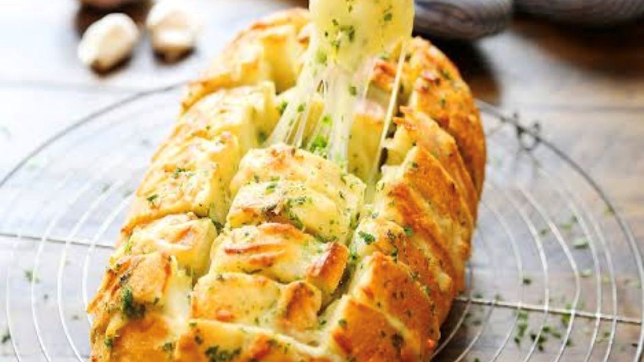 Cheesy Garlic & Herb Bread