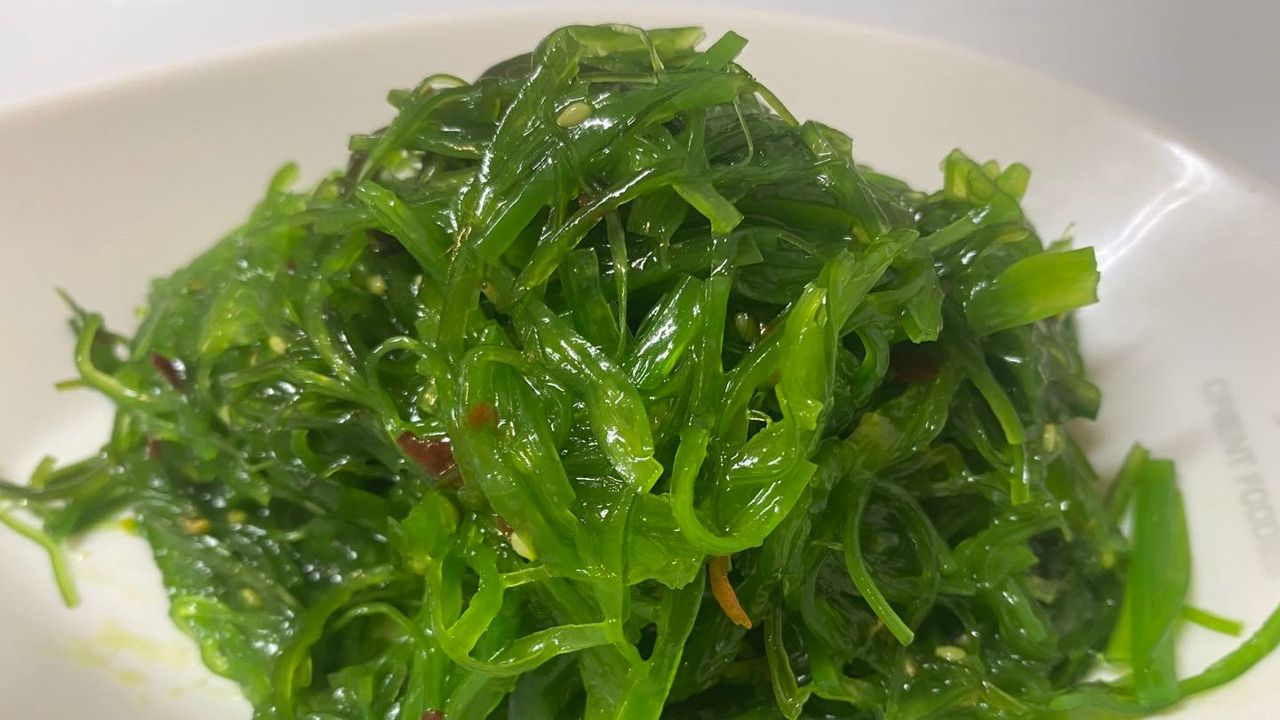 E04. Seaweed Salad