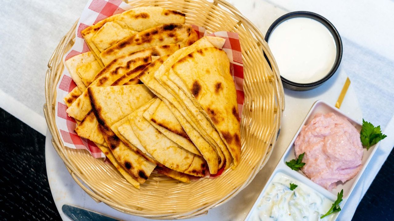Pita Bread With Dips