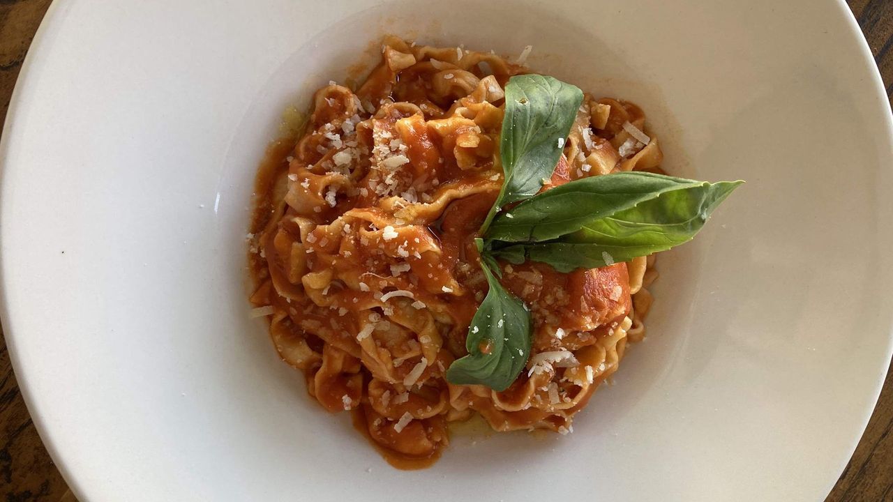 Tagliatelle - Napoli & Basil Sauce (u)