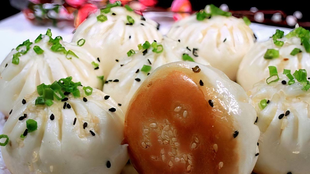 008. Pan-fried Pork Buns (5 Pcs) / 生煎包