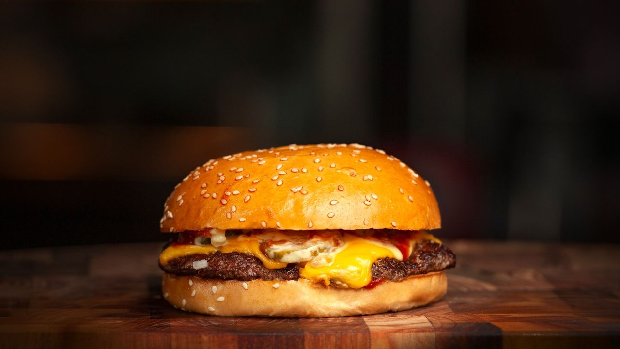Classic Cheeseburger