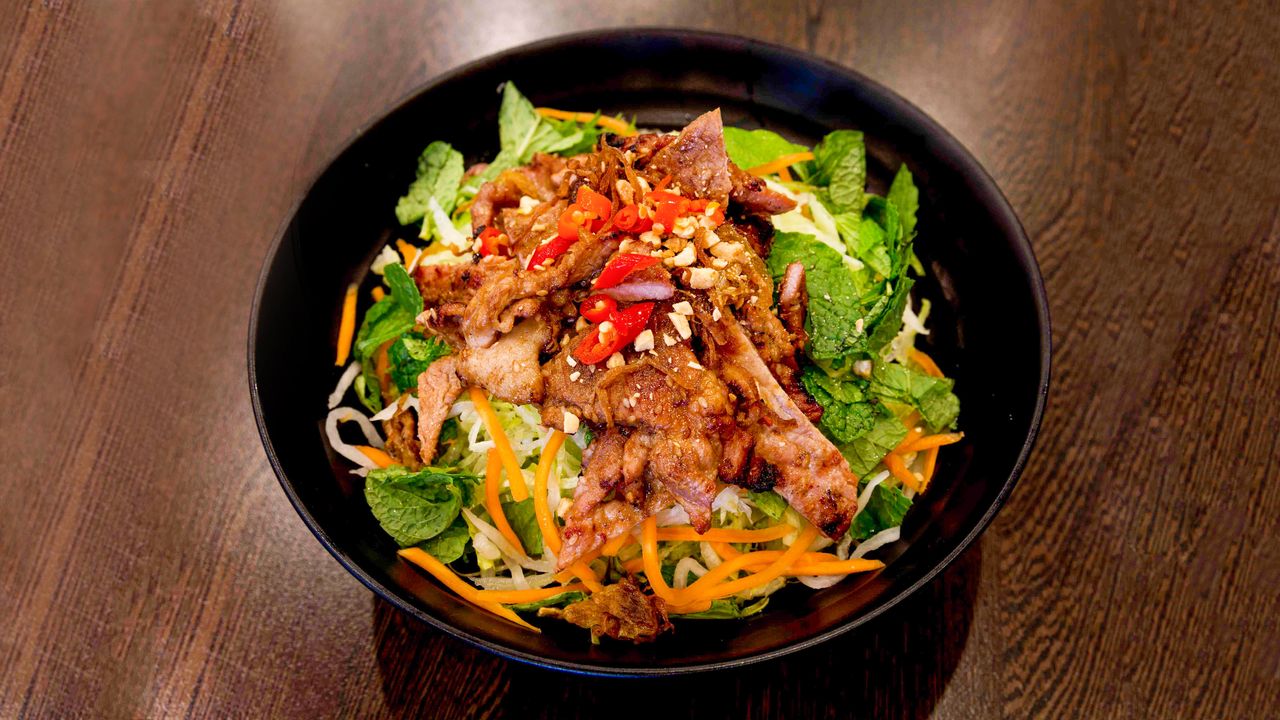 Grilled Pork Belly with Vermicelli Dry Noodle Soup