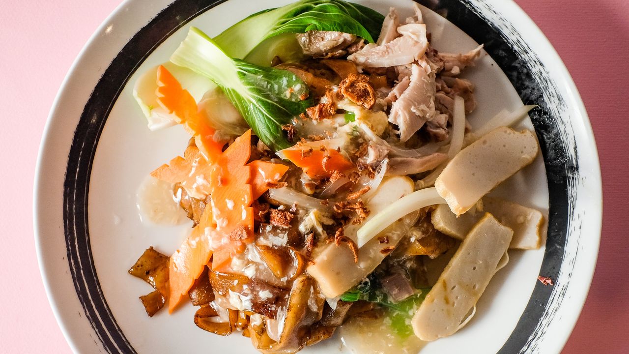 Flat Rice Noodle & Egg Gravy