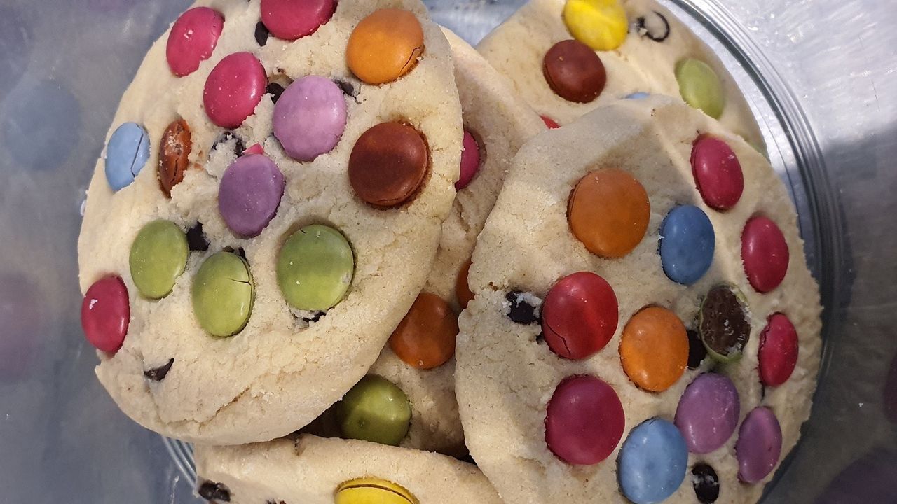 Cookie - Rainbow Pebbie