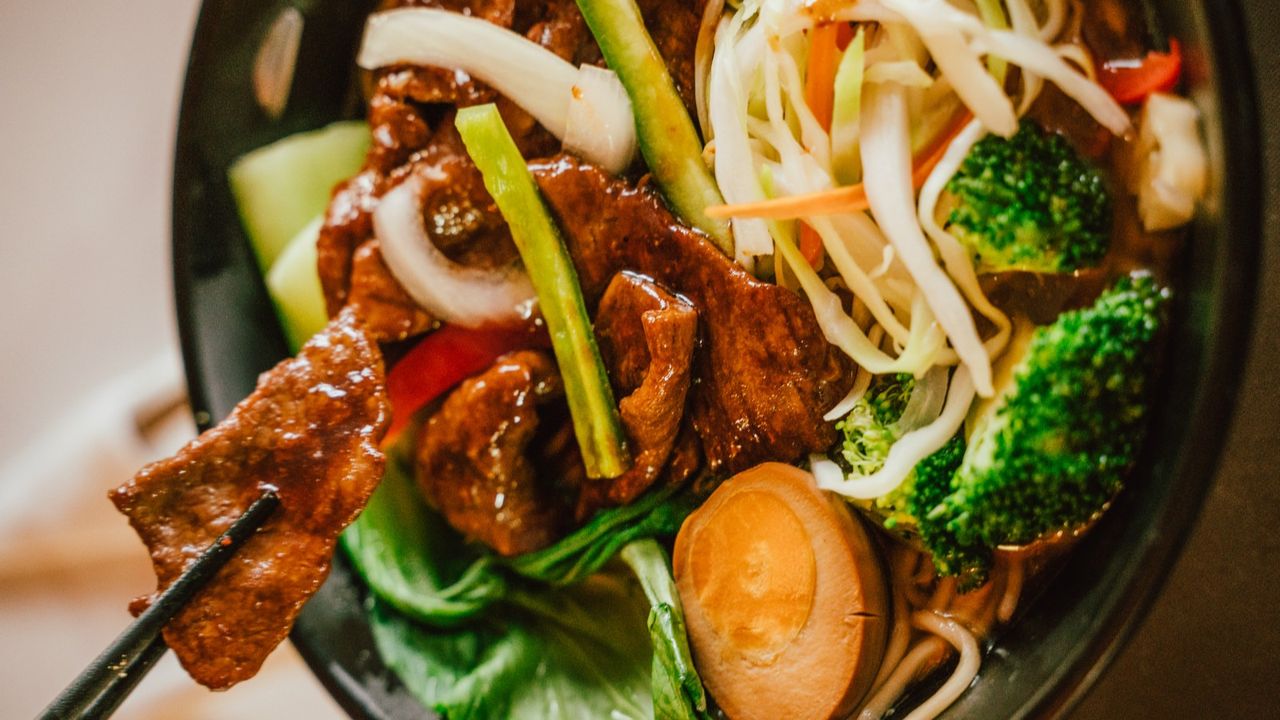 RO4. Spicy Mongolian Beef Ramen