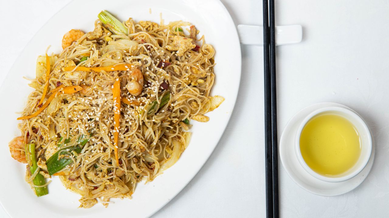 Stir Fried Rice Noodles Singapore Style
