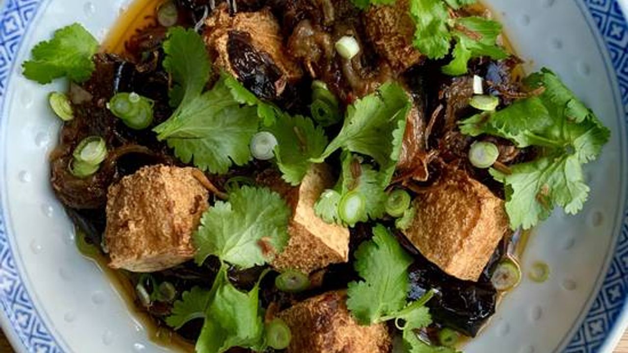 Fragrant eggplant with fried tofu