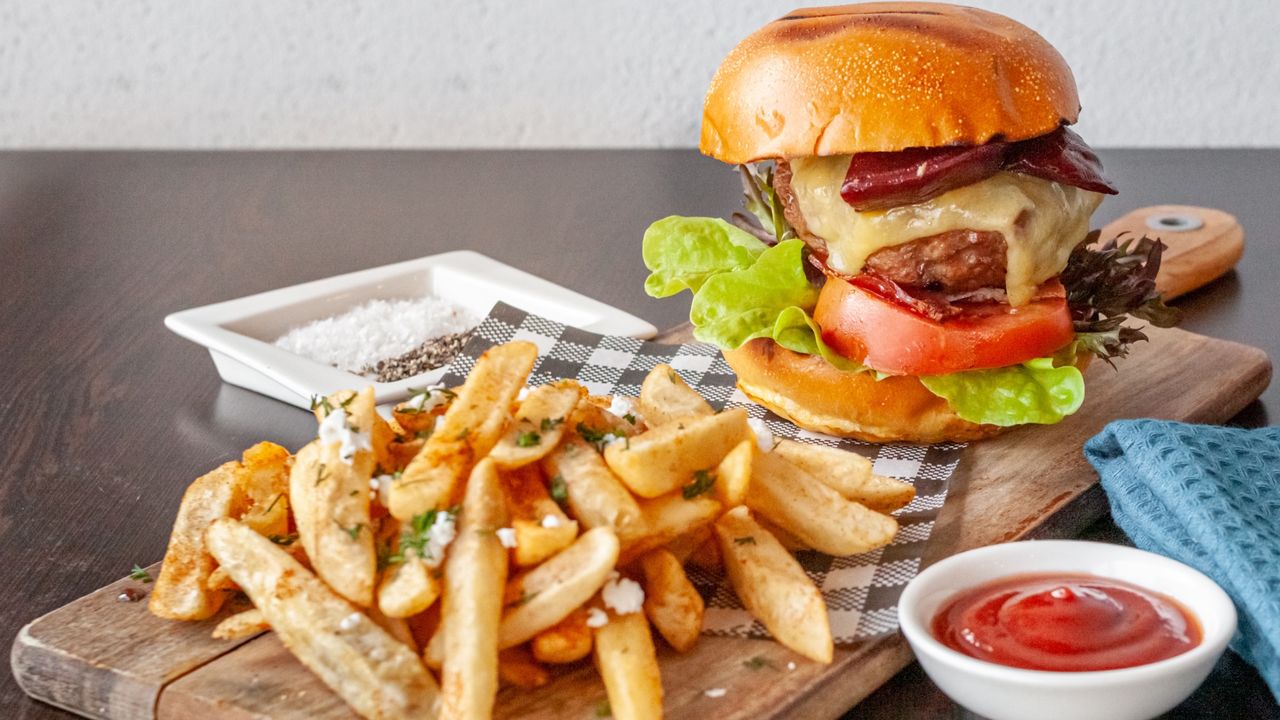 HUNTERS BEEF BURGER