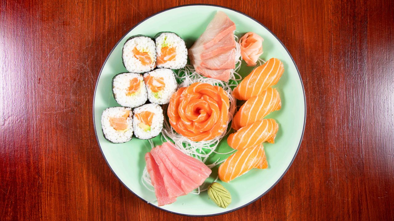 Large Sushi Deluxe