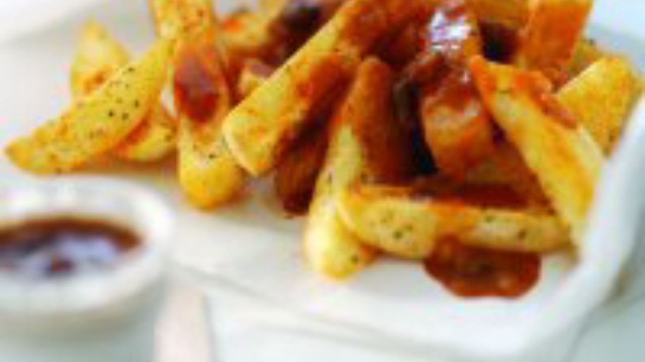 Cheese And Curry Sauce Loaded Fries