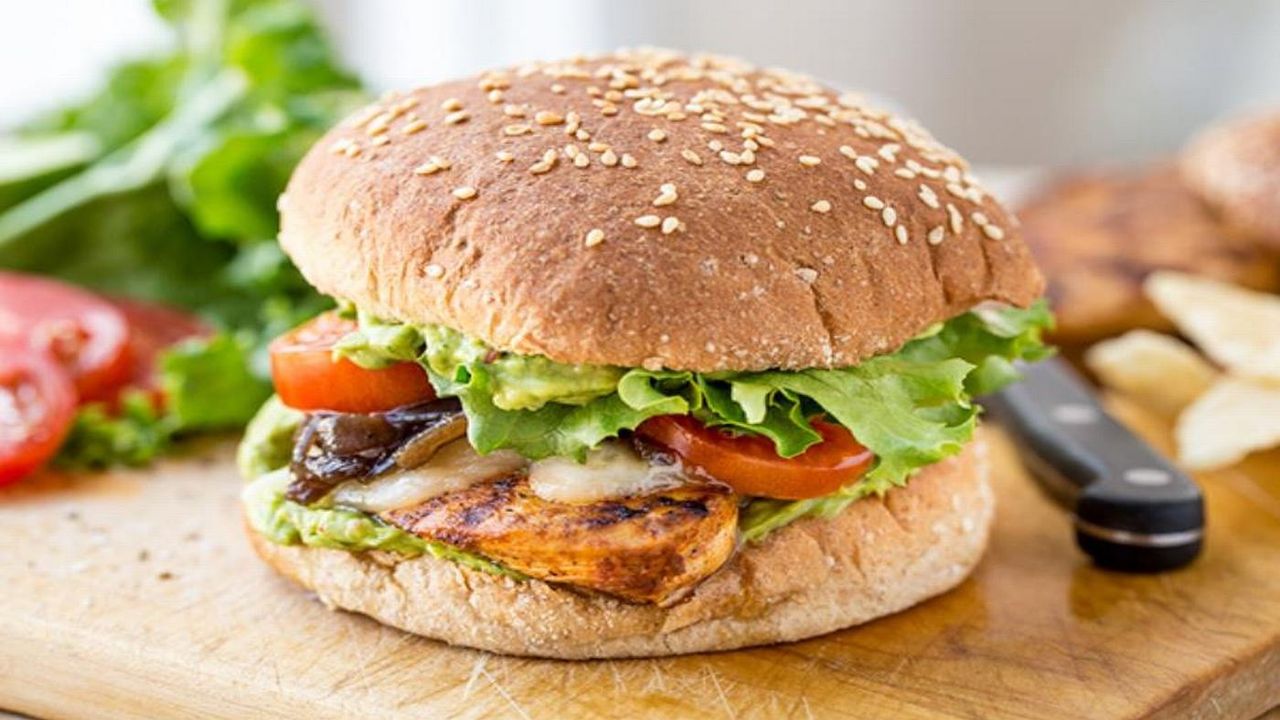 BBQ Chilly Burger with Chips & Can