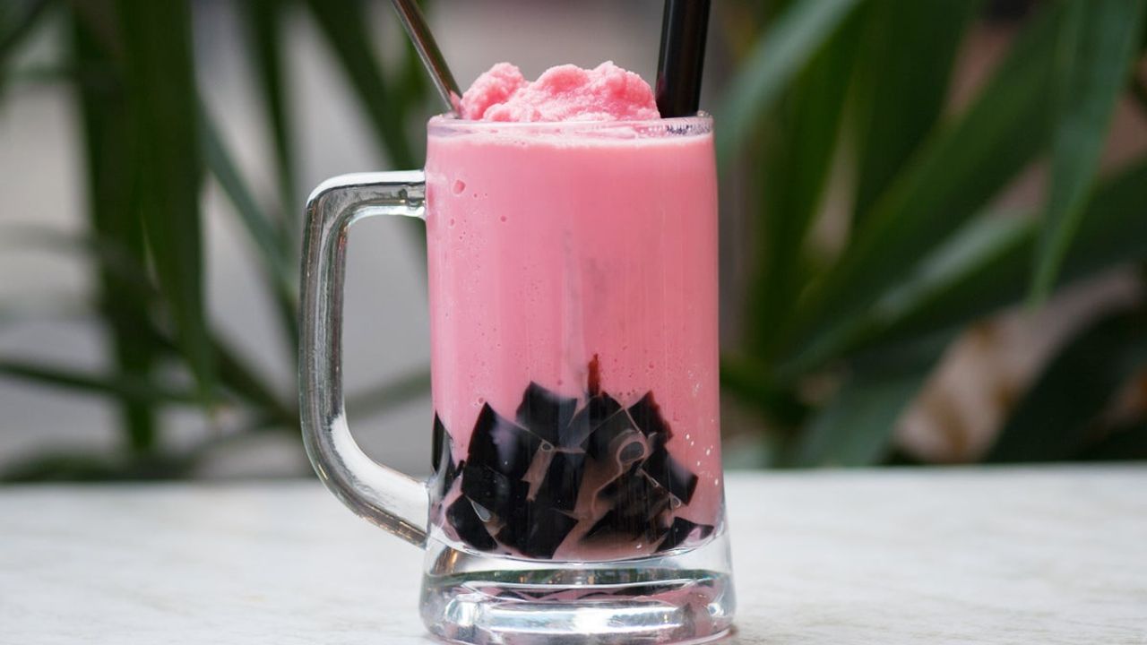 Soya Milk and Bandung with Grass Jelly (Blended)