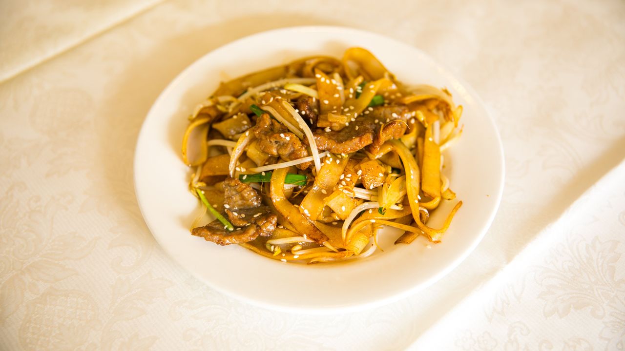 Dry Fried Beef with Hofan (Broad Rice Noodles)