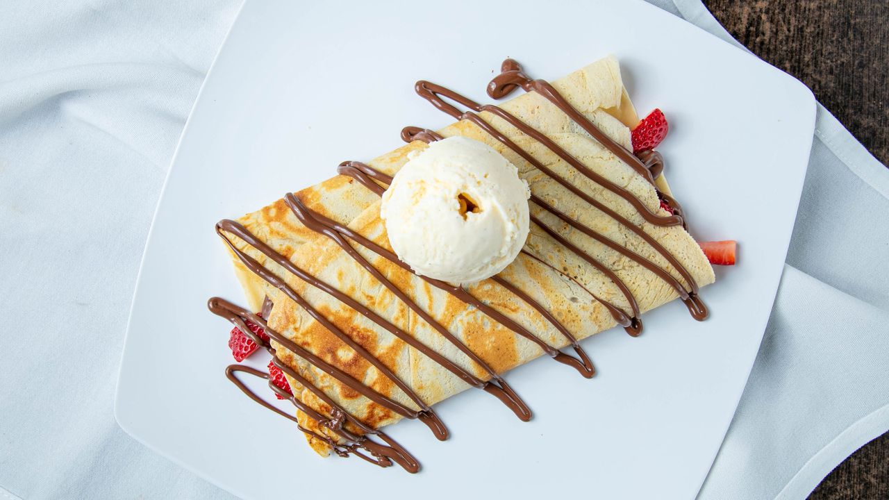 Strawberry, Nutella Crepe & Ice Cream
