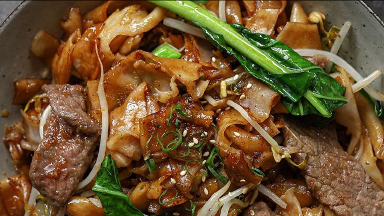 Lunch - Stir-Fried Flat Rice Noodle