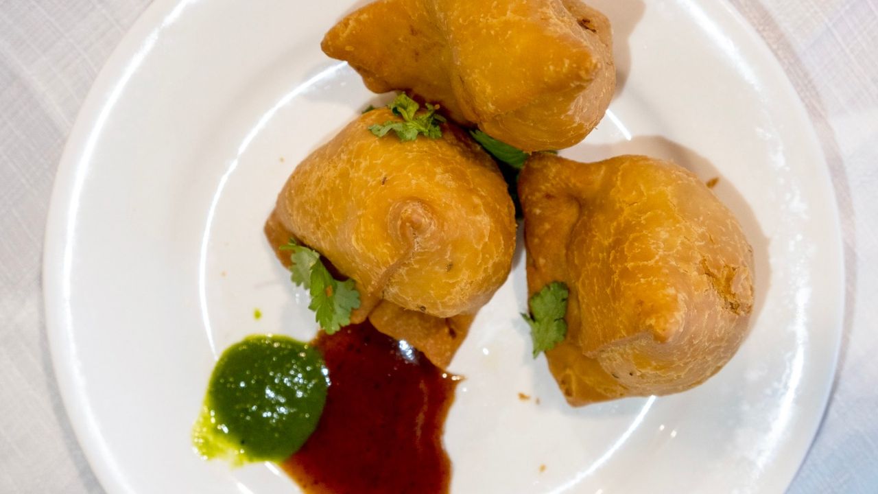 Veg Samosa (2)
