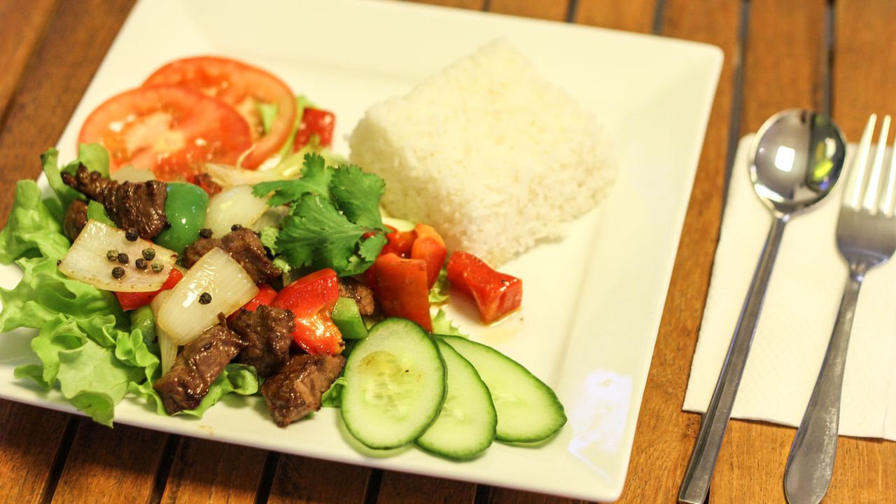 Cơm Bò Tiêu / Black Pepper Beef Cubes