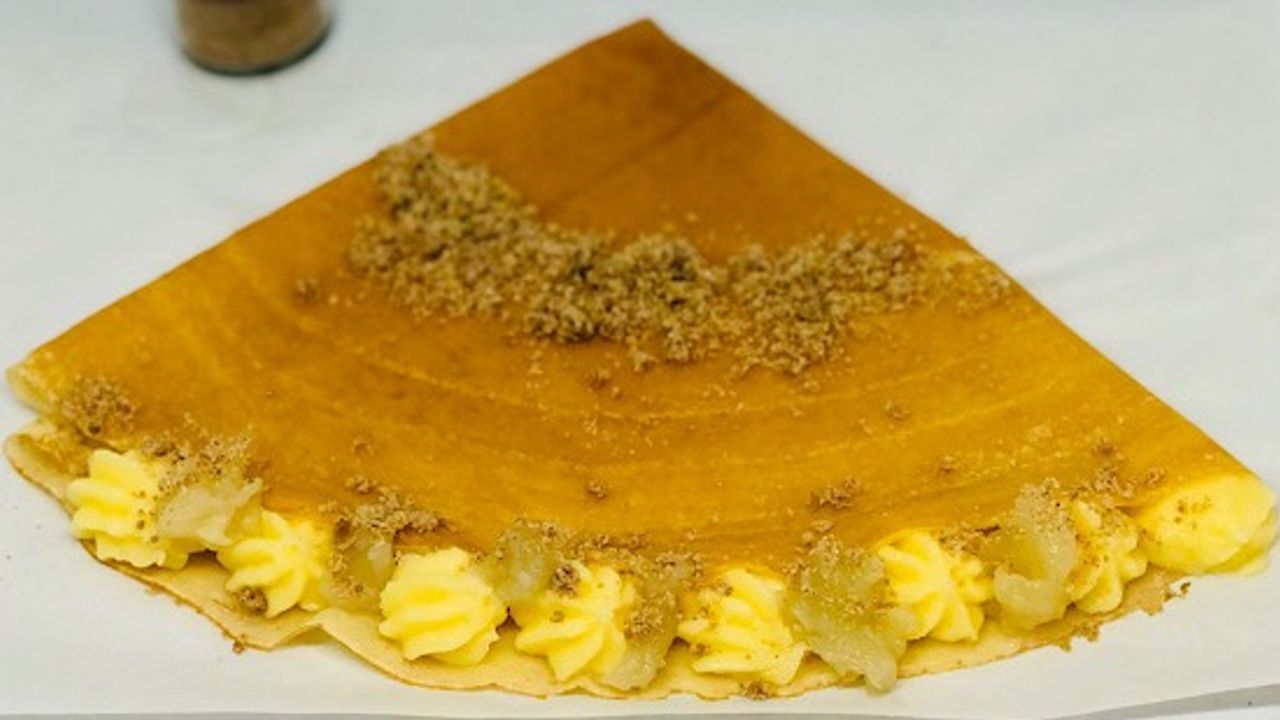 Apple & Cinnamon Crepe
