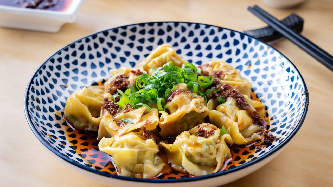 Wontons with Hot Chilli Sauce