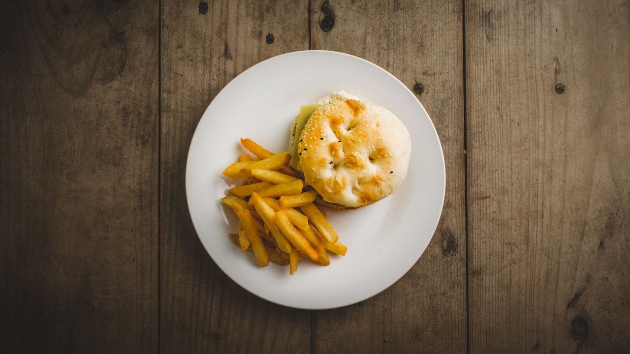 BBQ Cheeseburger with Chips (GFO)
