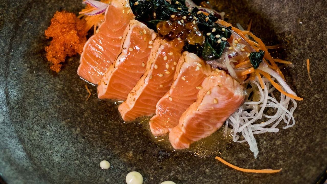 Salmon Tataki Salad