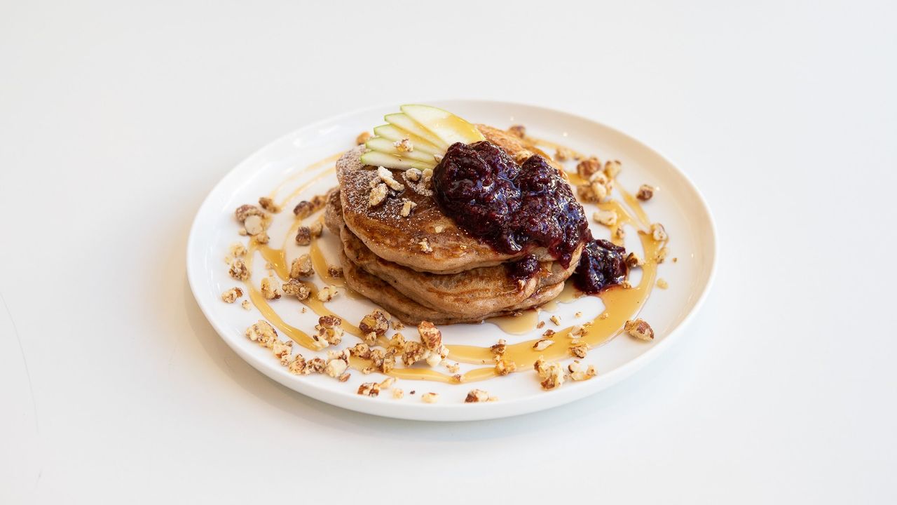 Apple Crumble Pancakes (V)