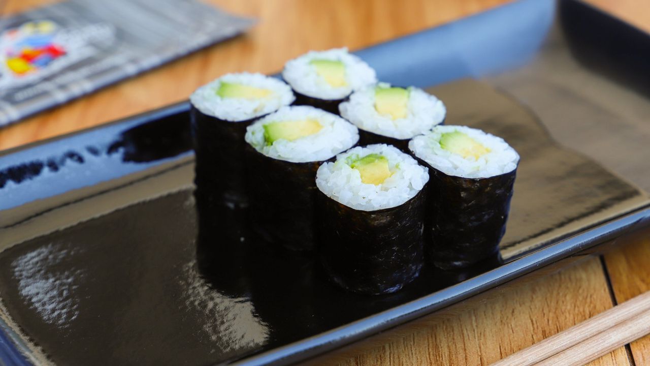 Avocado Roll (6 Pieces)
