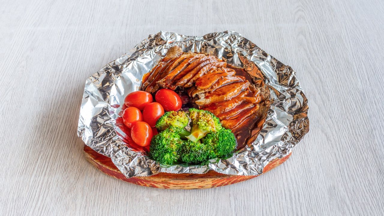Sizzling Tea Smoke Duck 茶香鴨胸