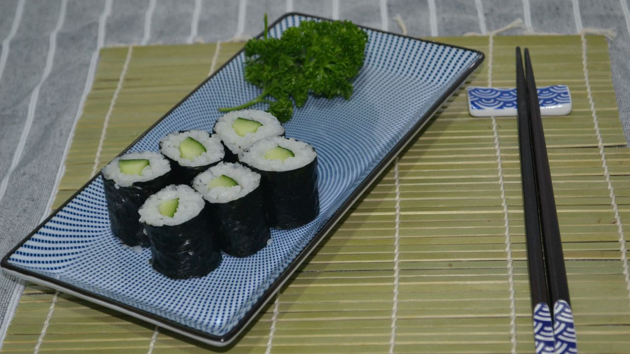 Cucumber Mini Roll (6pc)