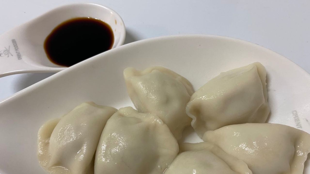E08. Beef Steam Dumplings (6)