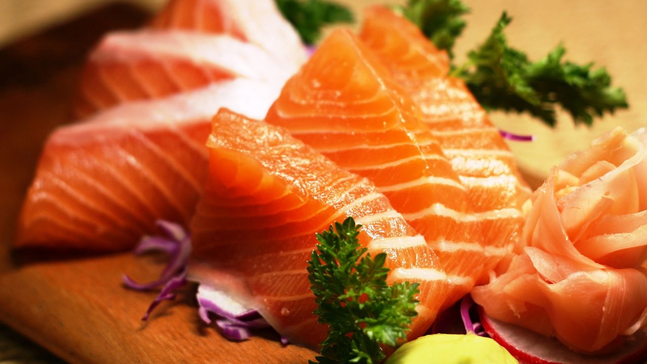 2. Salmon Sashimi (6pc)