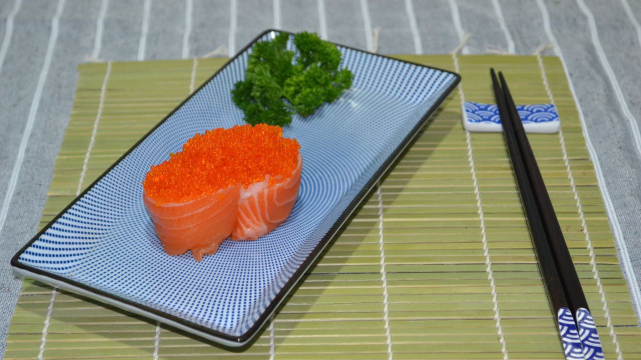 Salmon Ship with Orange Fish Roe (2pc)