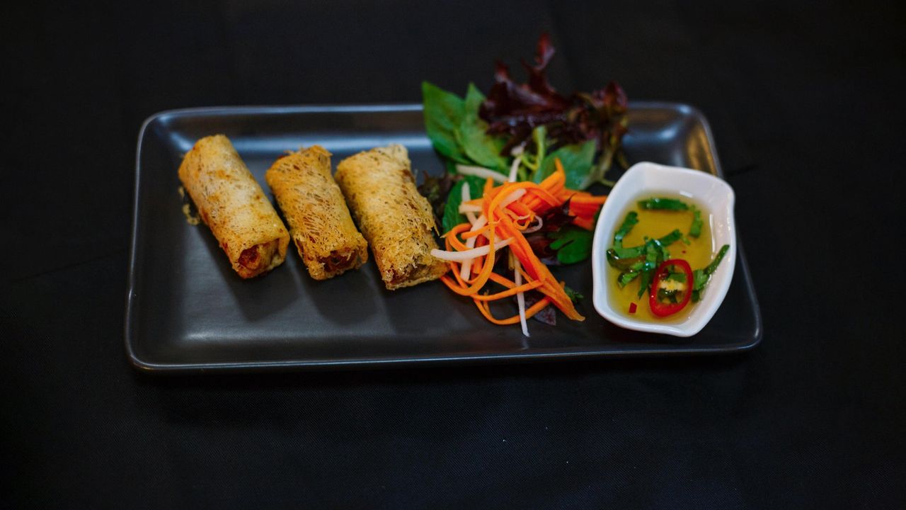 Spring Rolls (4 pcs) (V) (Must Try)