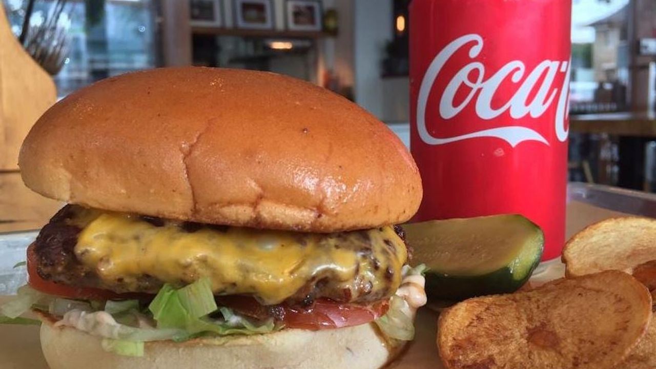 Cheeseburger and Chips