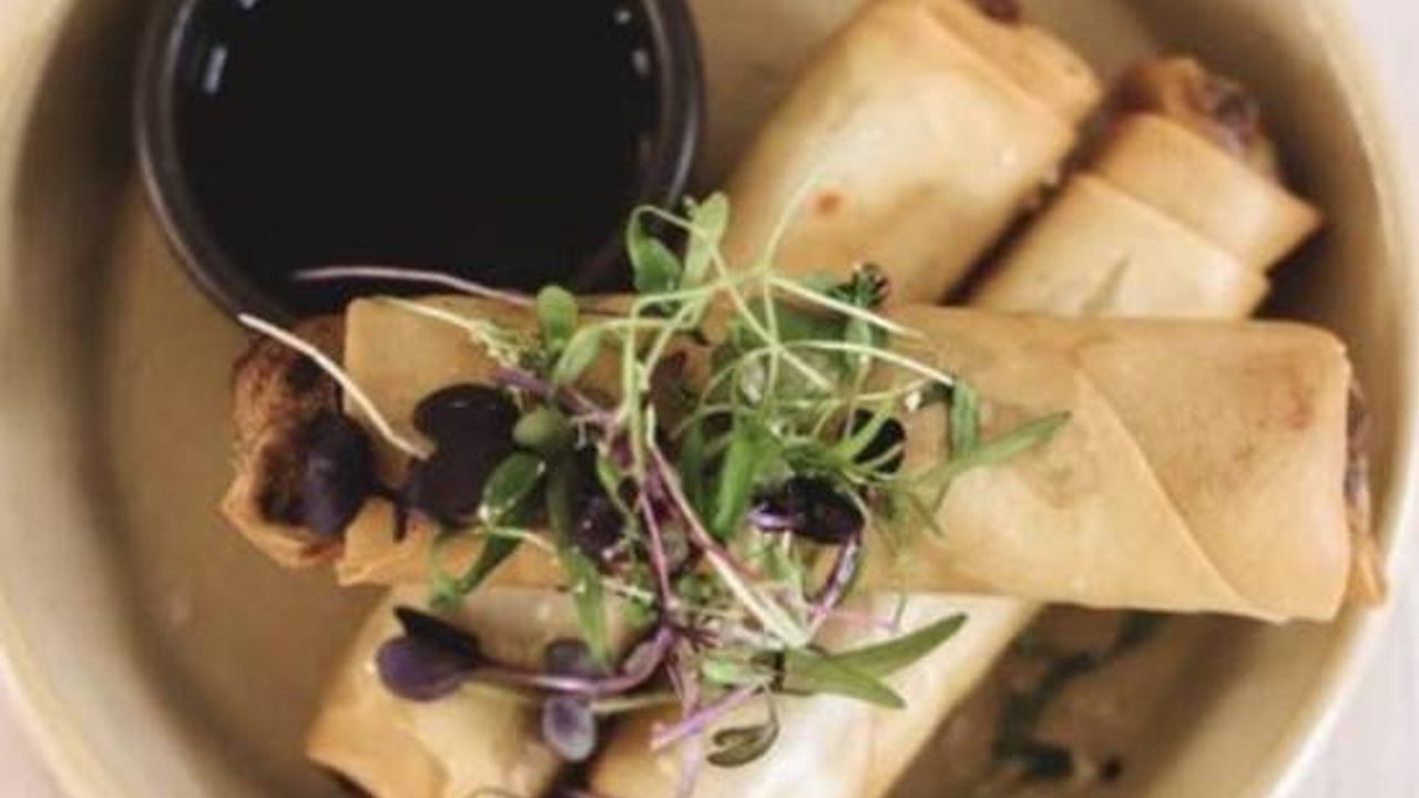 Crispy Prawn & Chicken Mega Spring Rolls (3)