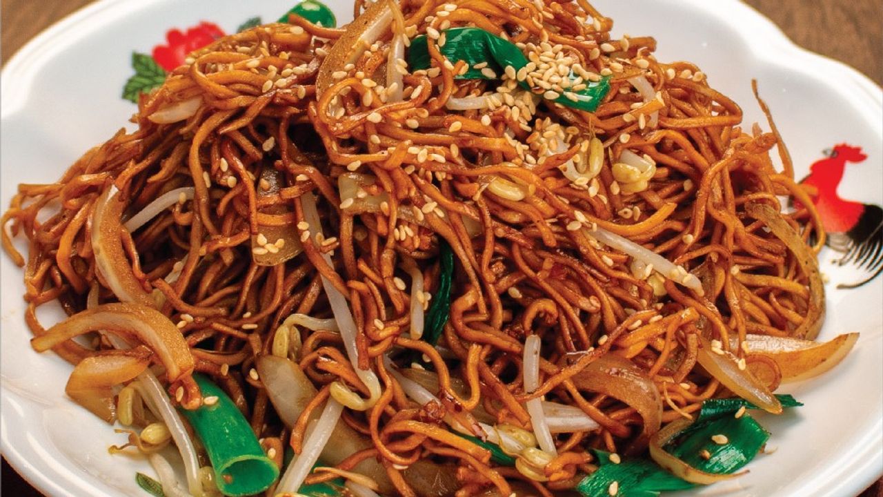 N14 Stir Fried Noodles In Supreme Soy Sauce