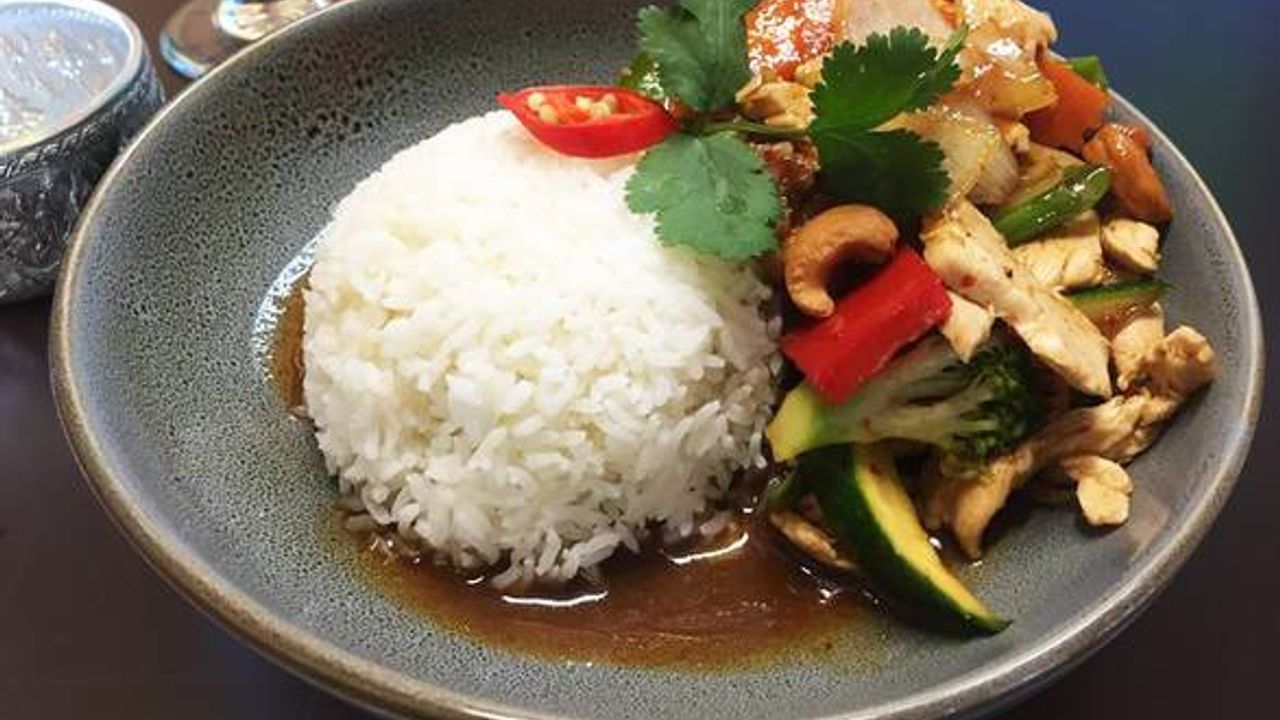 Chicken & Cashew Nuts (served with rice)