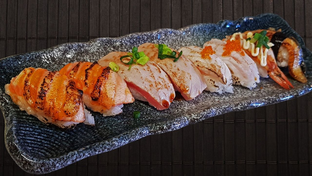 111. Mixed Aburi Sushi (8pc)