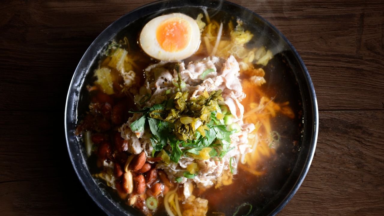 M19 Butaniku No Harusame Soup 猪肉米线