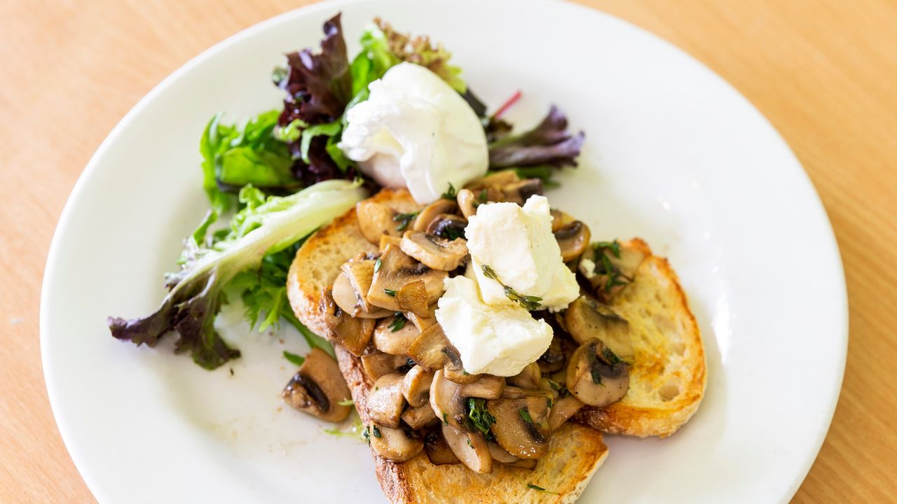 Lemon and Thyme Mushrooms with Goats Cheese (V)