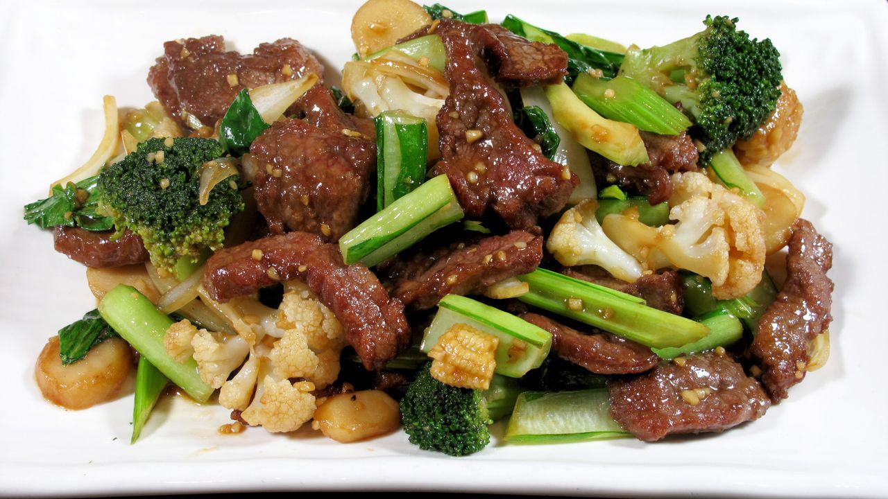 Stir-Fry Beef with Vegetables in Oyster Sauce