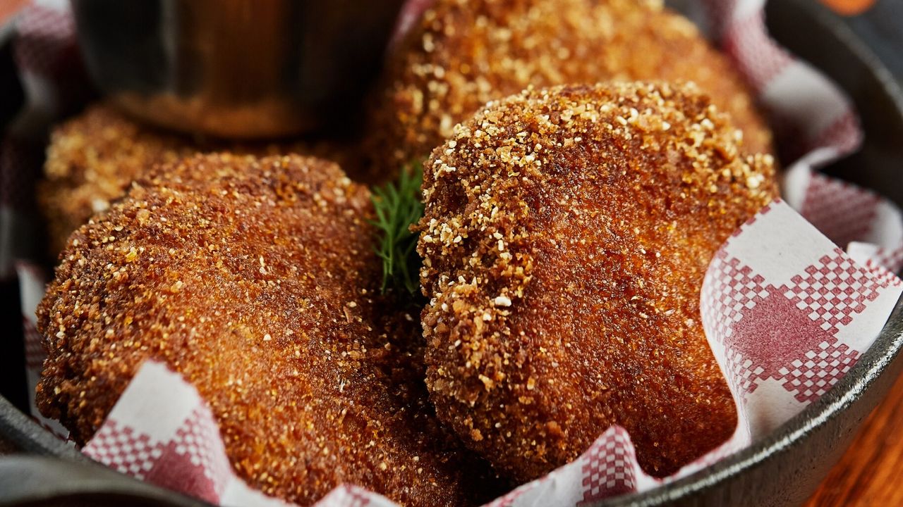 SOUTHERN FRIED GREEN TOMATOES & CAJUN TABASCO MAYO (V)