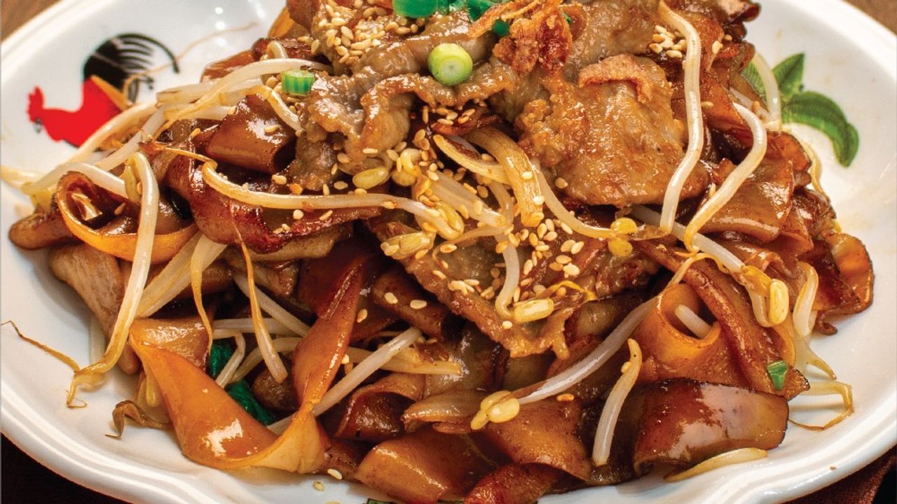 N13 Stir Fried Flat Noodles With Beef