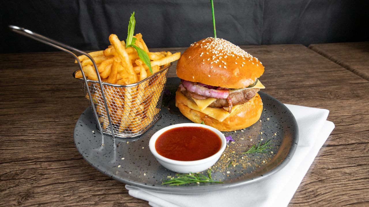 Classic Cheese Burger