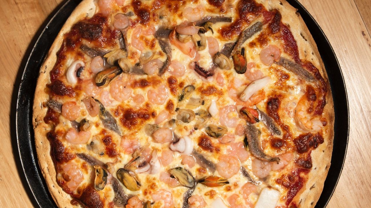 Seafood Pizza