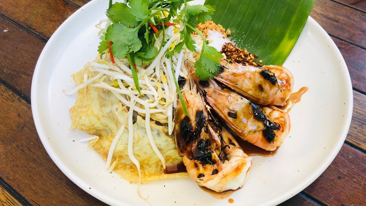 Pad Thai Noodle with King Prawn in Omelet
