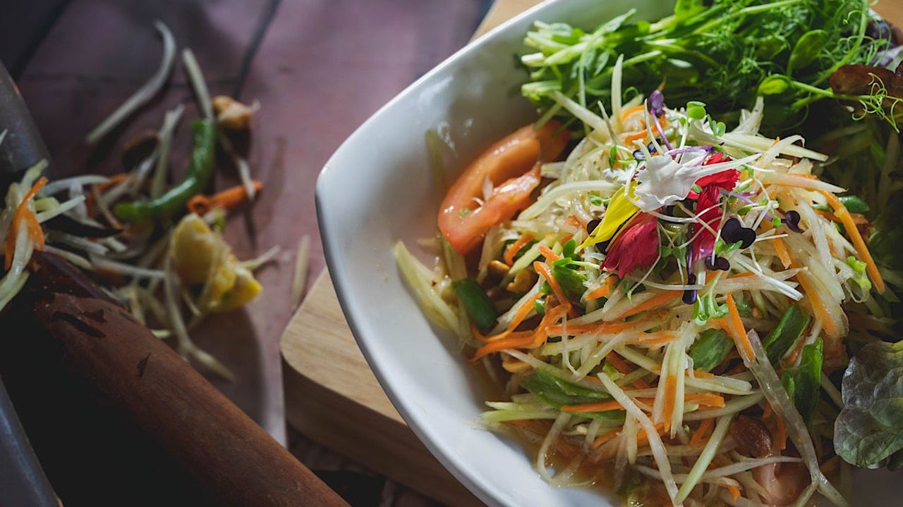 Som Tum (Thai Style Papaya Salad)