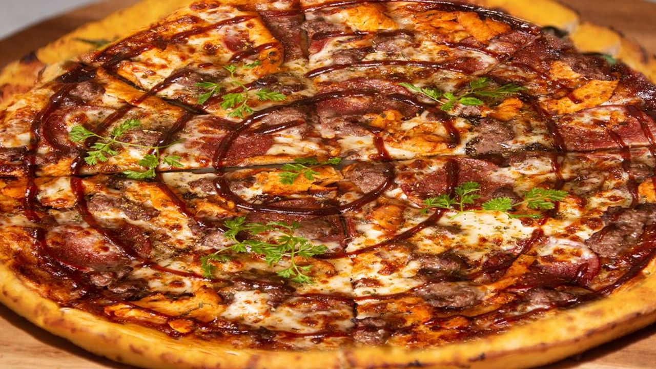 Beef and Onion Pizza